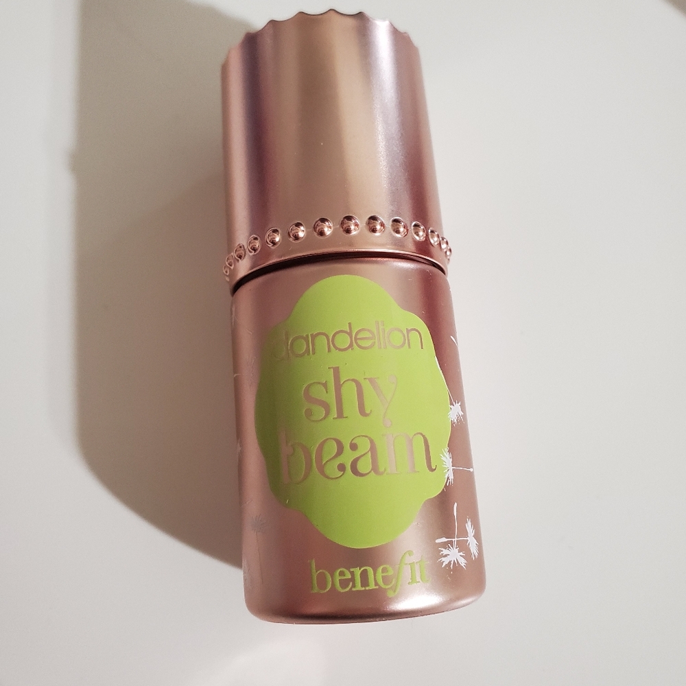 Benefit Dandelion Shy Beam